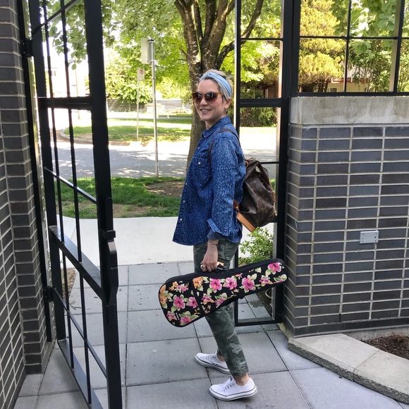 Meet your Posher, Olivia - Picture 2 of 6